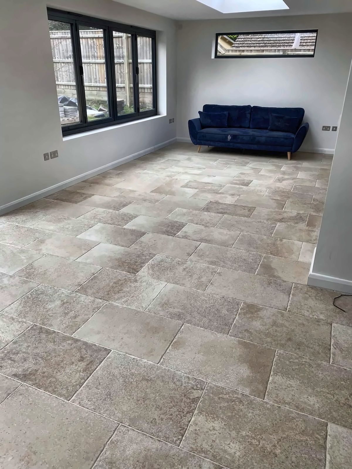 Extension with a natural stone floor, by BPB