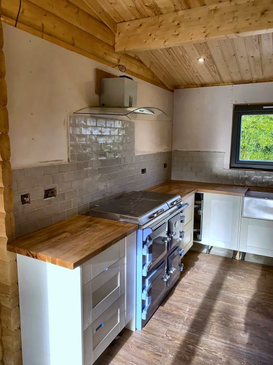 Shaker kitchen with oak worktops and range cooker